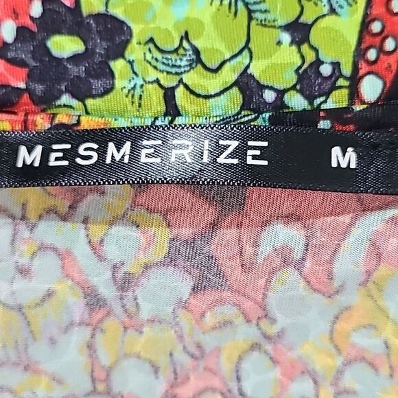 Mesmerize Colorful Tunic Top with Big Pockets on the Sides, Size Medium - Picture 8 of 9